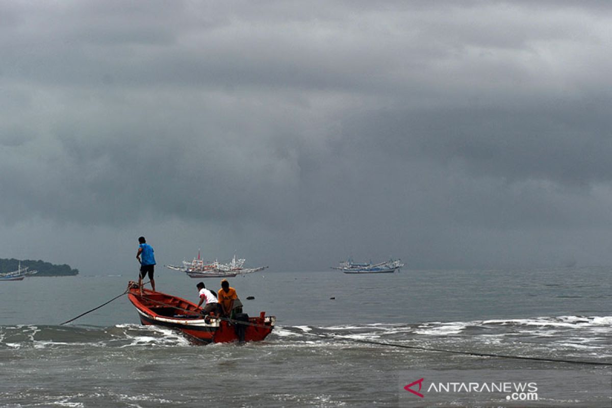 Persiapan mendaki gunung di Indonesia untuk cuaca ekstrem