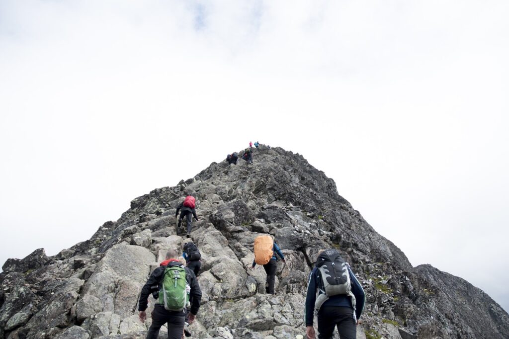 Tips aman mendaki gunung di Indonesia untuk pemula