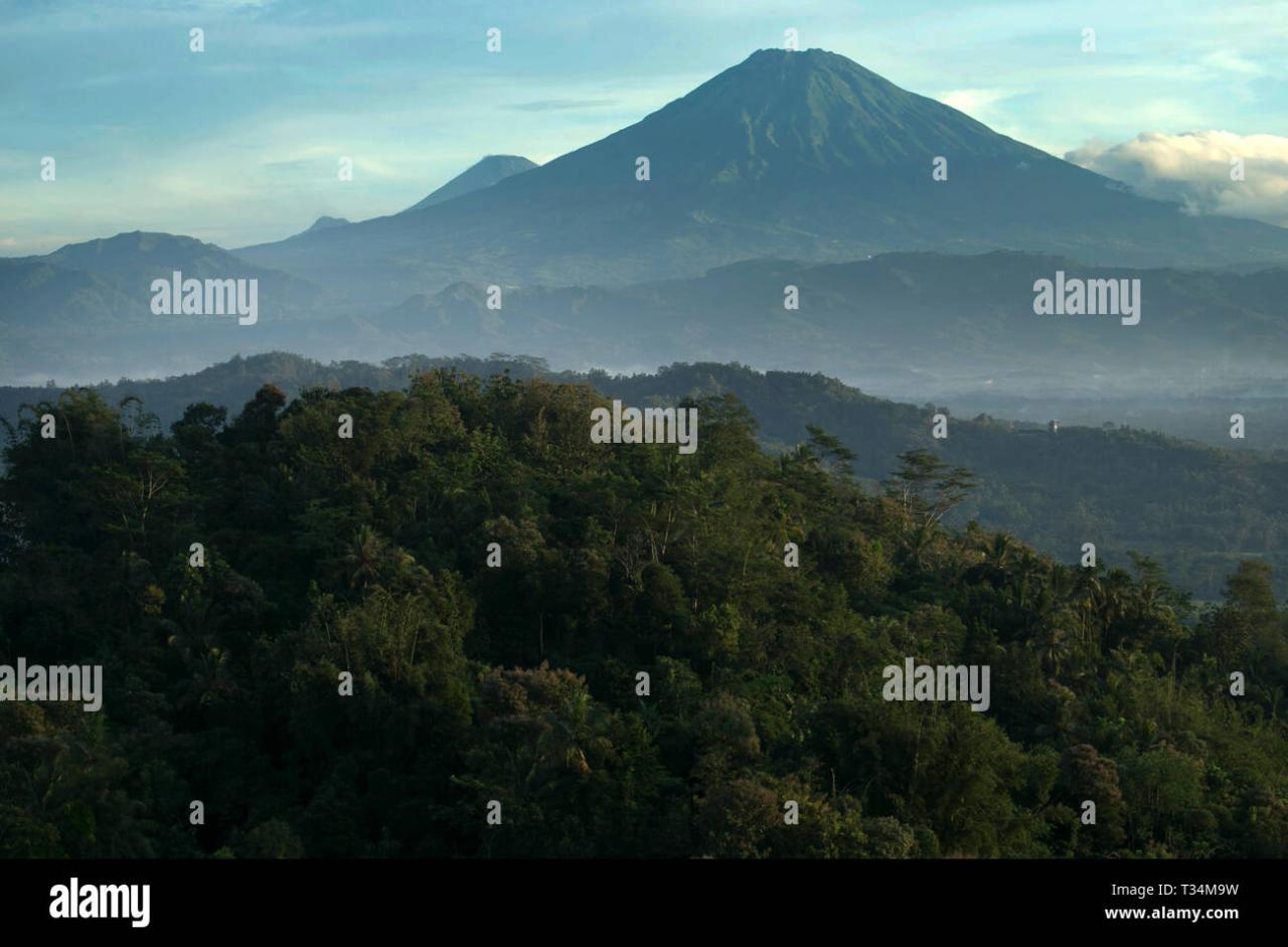 Informasi lengkap biaya pendakian gunung di Jawa Tengah