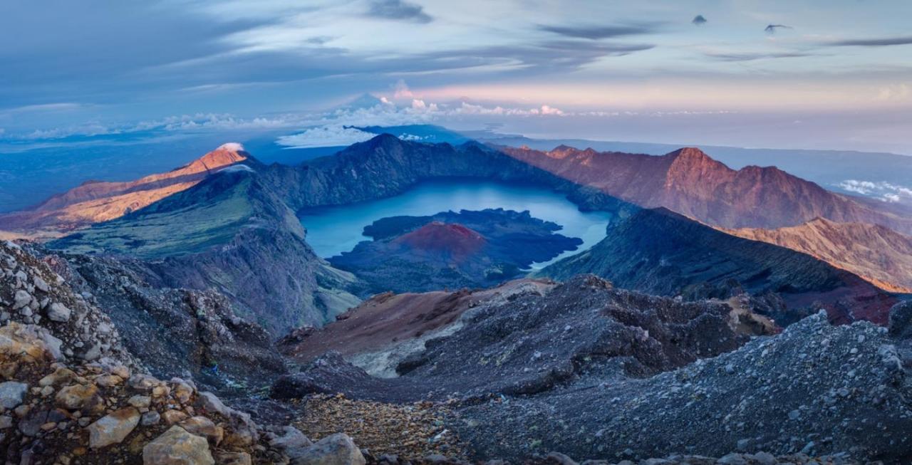 Rinjani mount lombok indonesia island hiking altitude 3000m gunung Fenomena gaib yang sering dialami pendaki Rinjani