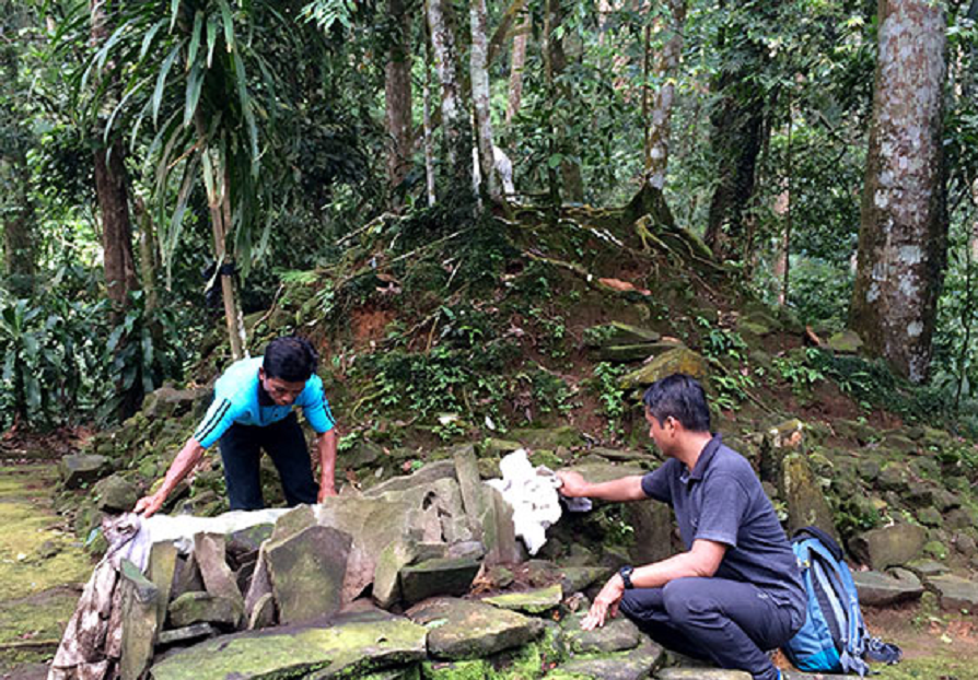 Salak gunung pemandangan misteri kisah okezone legendaris penghuni tersembunyi indahnya tujuh curug terakhir 1938 erupsi makhluk kaskus sumber Misteri hilangnya pendaki Gunung Salak belum terpecahkan