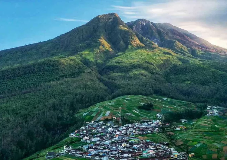 Perbandingan fakta dan mitos Gunung Lawu yang populer